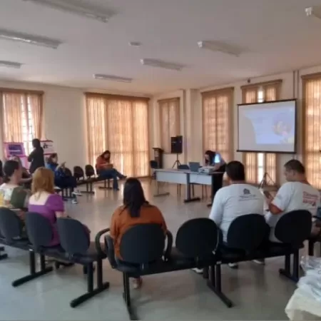 Orientação para Famílias e Rede de Apoio Orientação para Famílias e Rede de Apoio